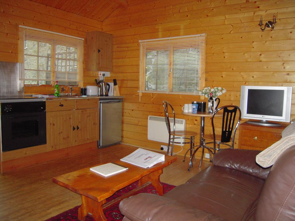 Bryn Dinas Camping Pods At The Foot Of Mt Snowdon Beddgelert Exterior photo